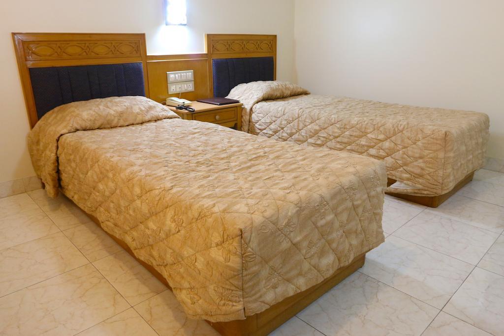 פונה The Ambassador Hotel חדר תמונה
