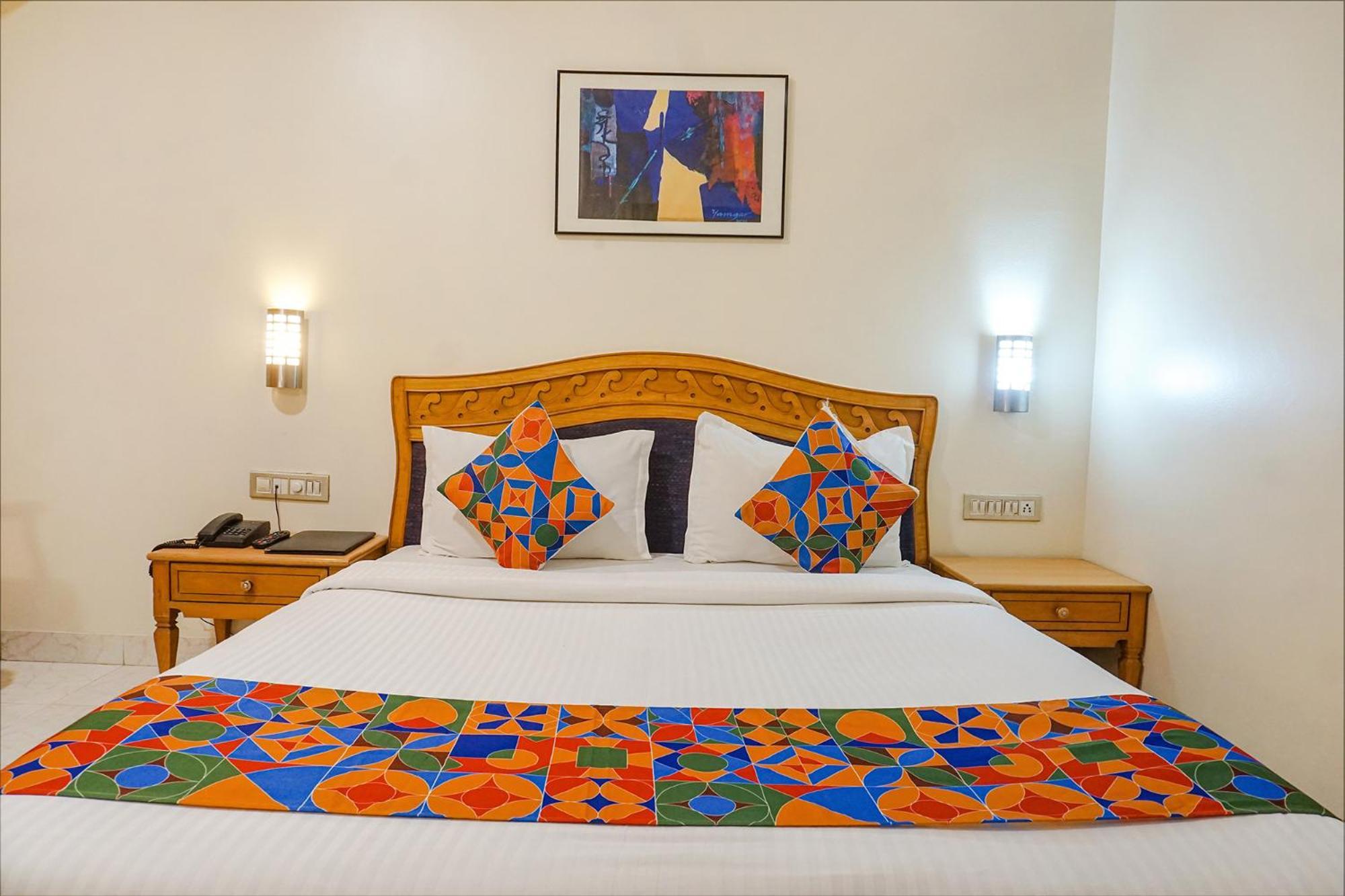 פונה The Ambassador Hotel מראה חיצוני תמונה