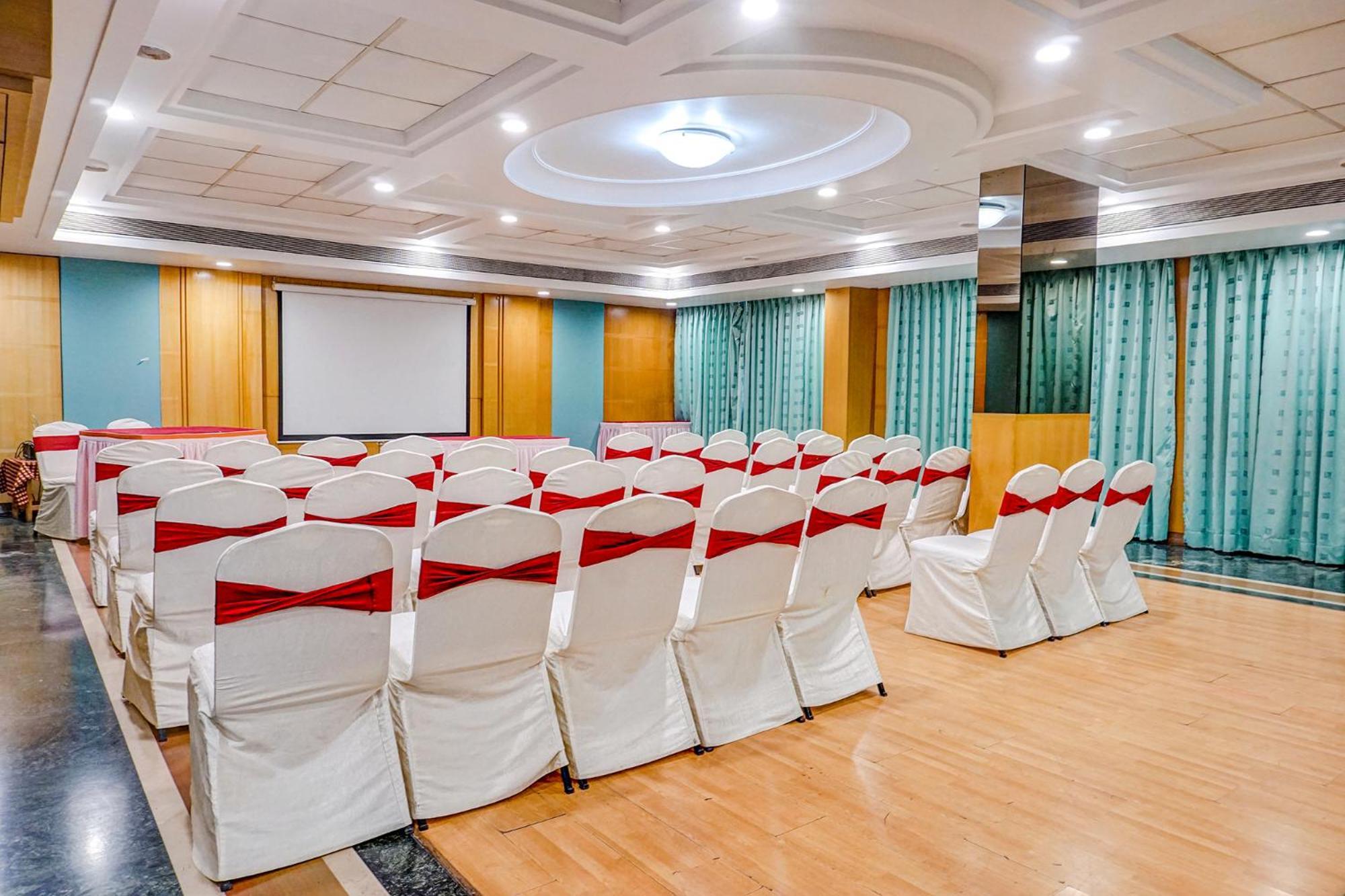 פונה The Ambassador Hotel מראה חיצוני תמונה