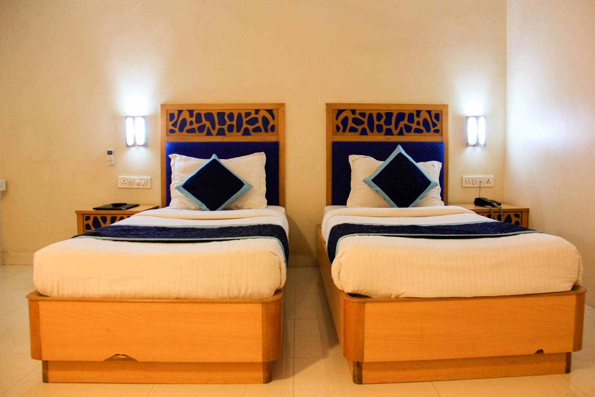 פונה The Ambassador Hotel מראה חיצוני תמונה