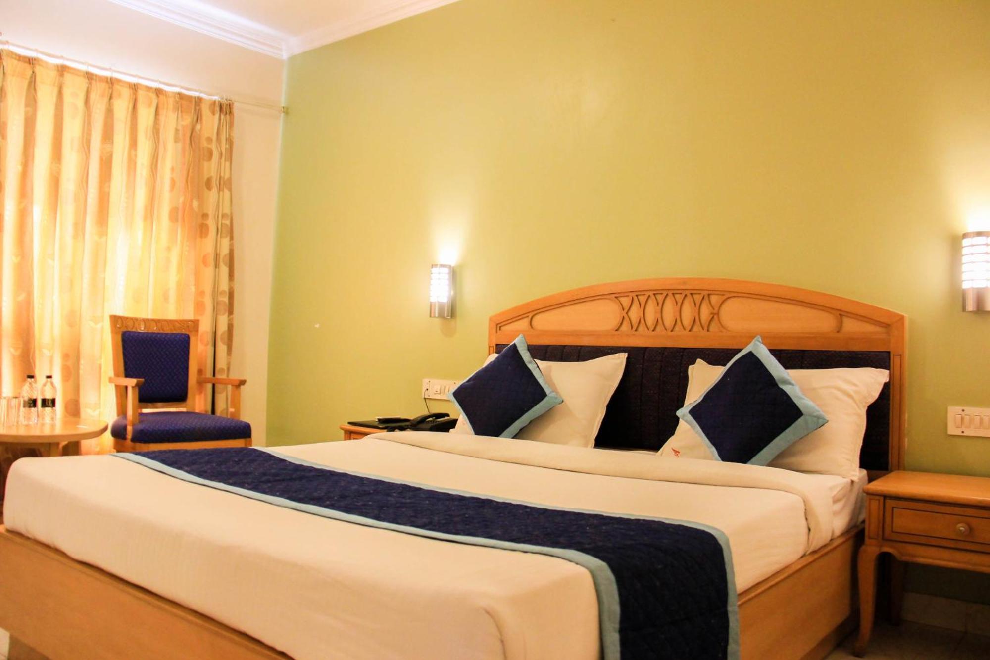 פונה The Ambassador Hotel מראה חיצוני תמונה