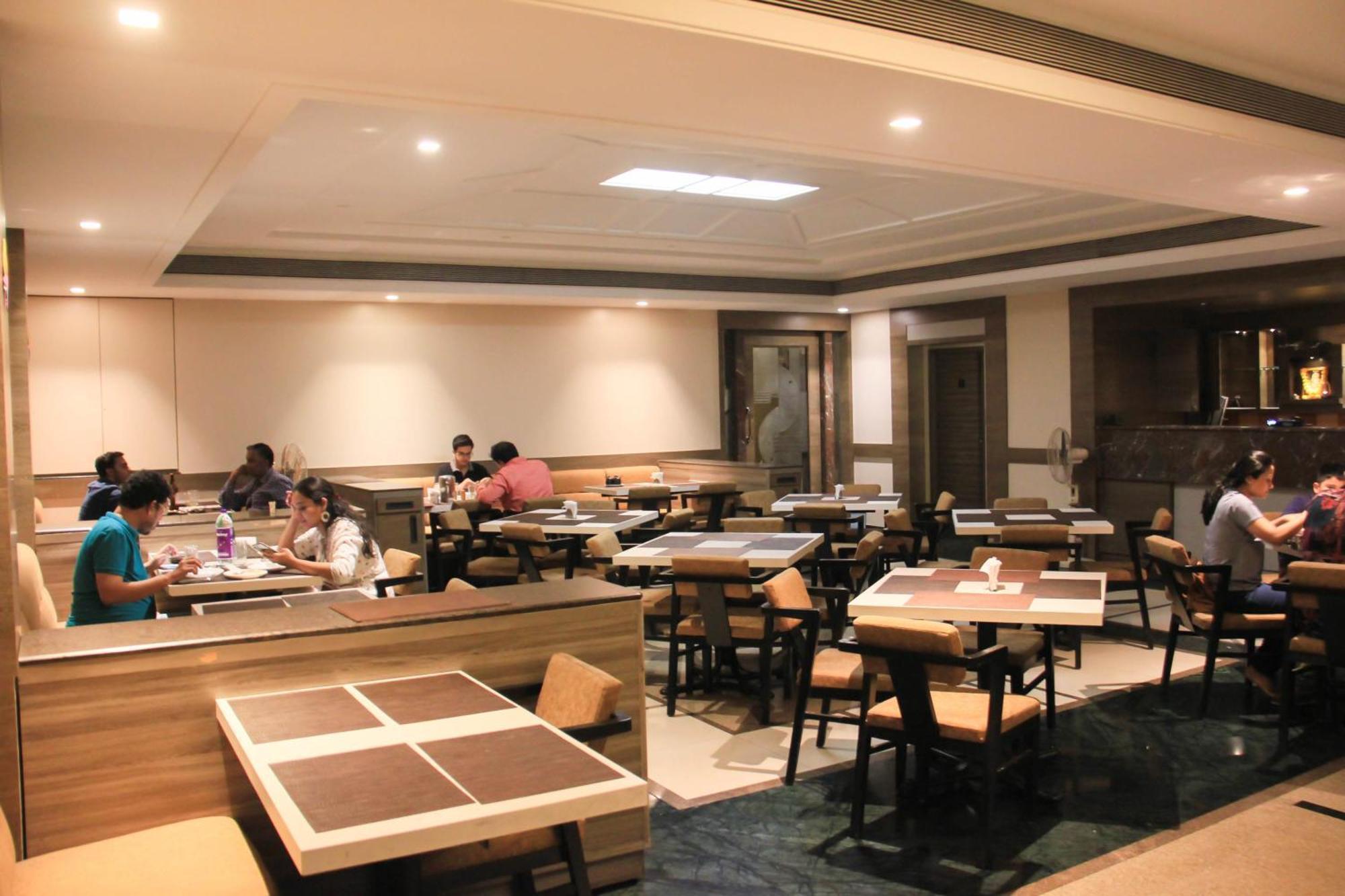 פונה The Ambassador Hotel מראה חיצוני תמונה