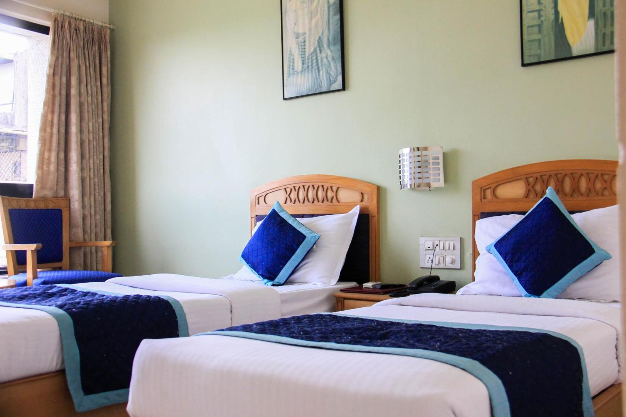 פונה The Ambassador Hotel מראה חיצוני תמונה